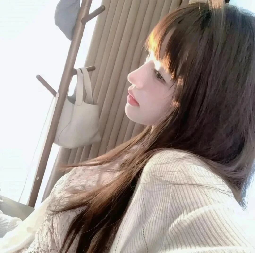 纯欲侧脸女生头像
