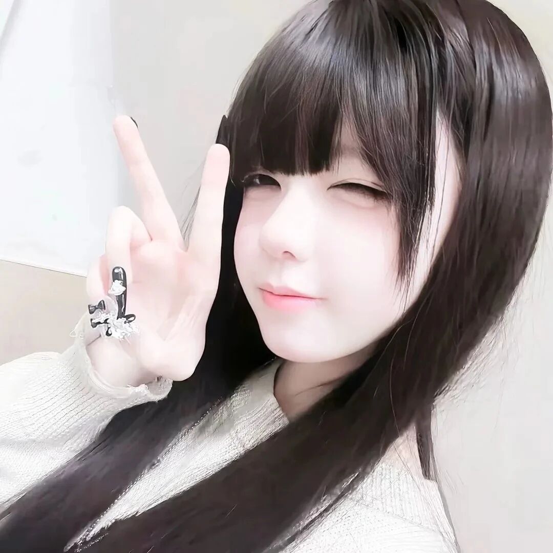 剪刀手甜妹女生头像
