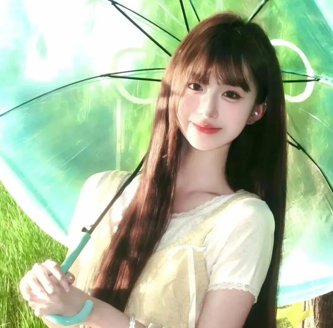 撑伞温柔女生头像
