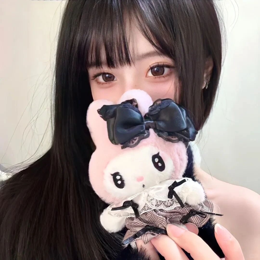 娃娃捂嘴甜妹女生头像