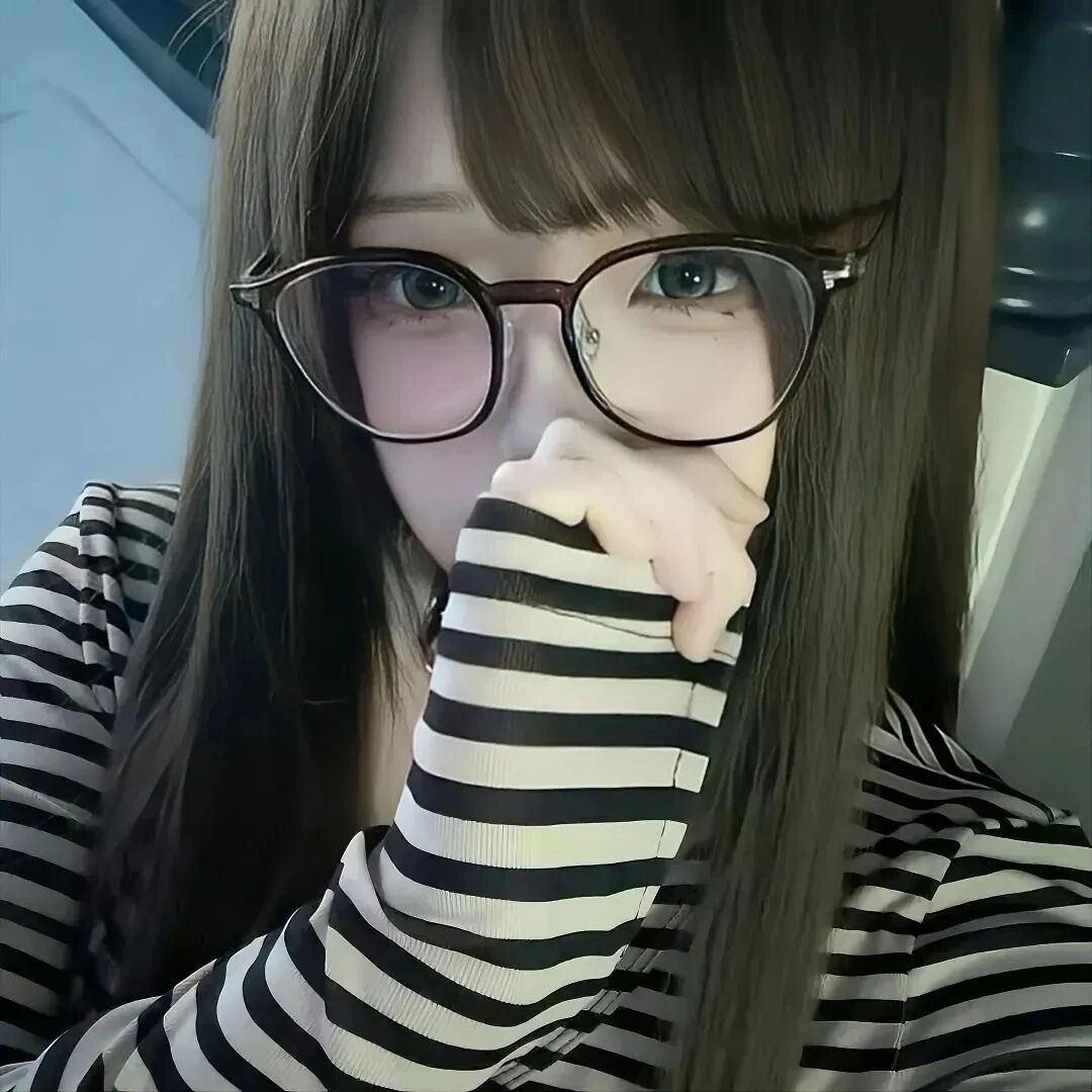 捂嘴少萝女生头像