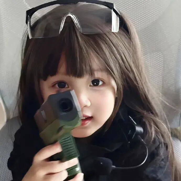 很飒小女孩萌娃头像