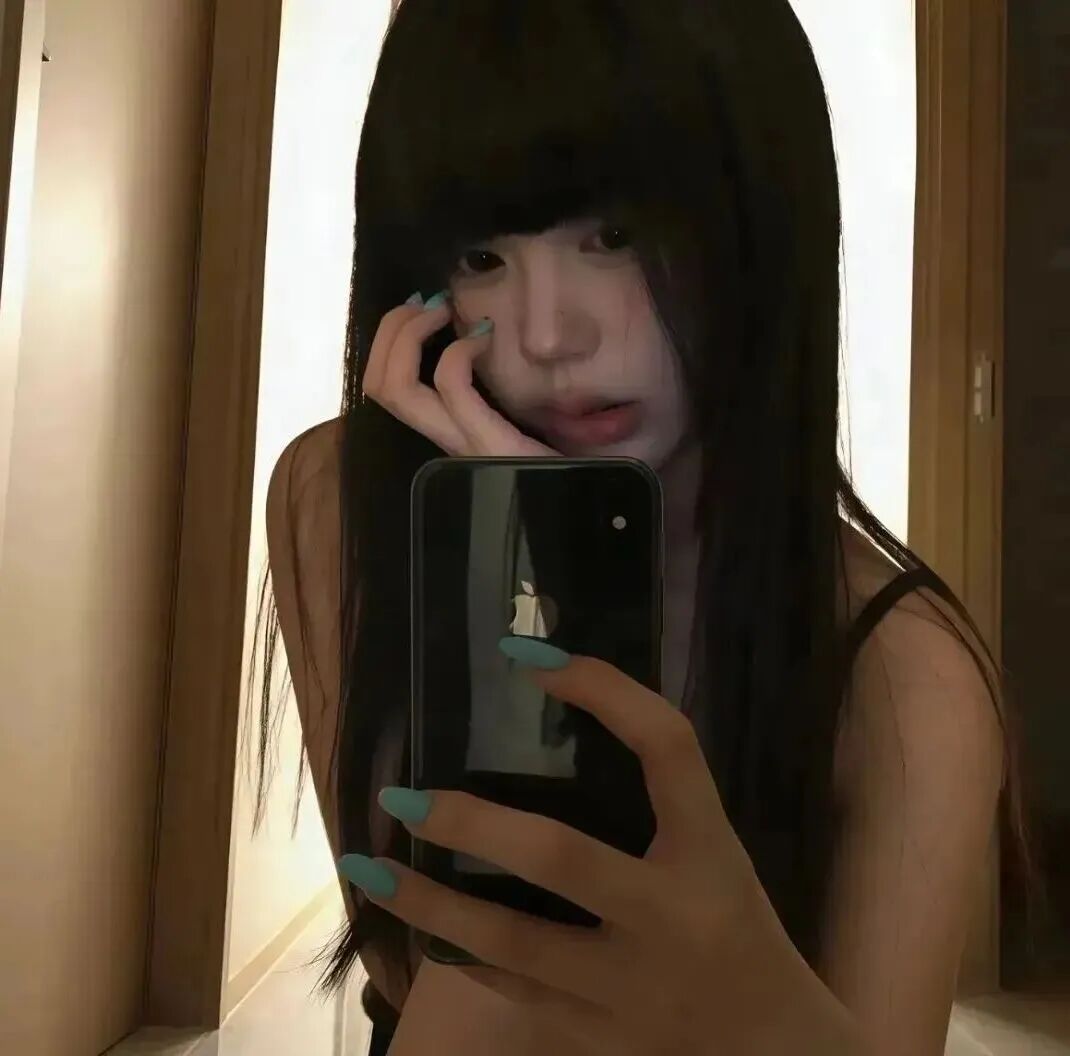 自拍手机权威女生头像