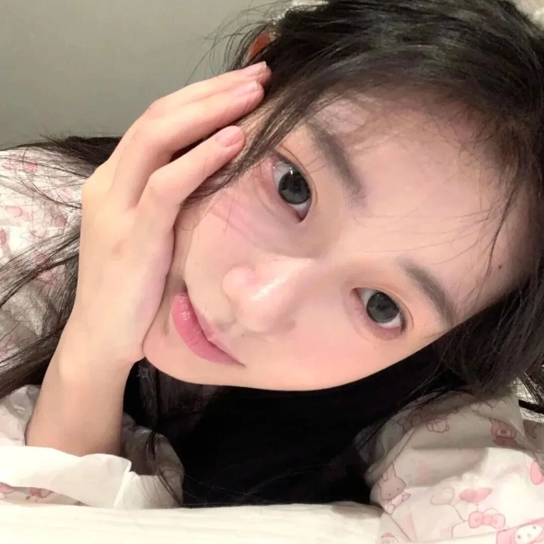 趴着甜妹女生头像