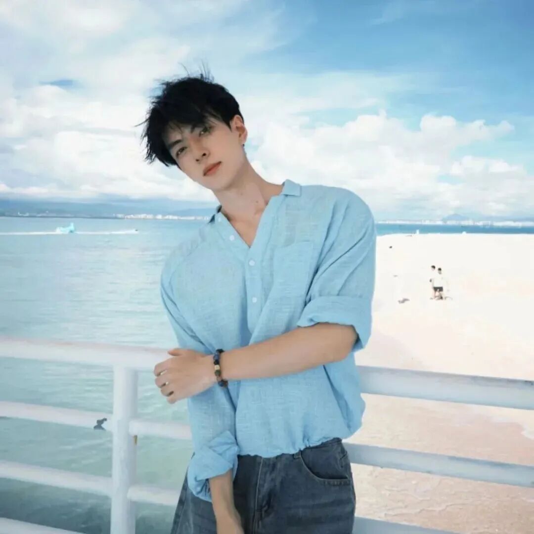 海边帅气男生头像