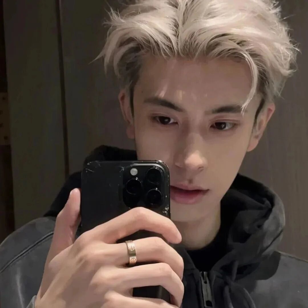 自拍手机个性男生头像