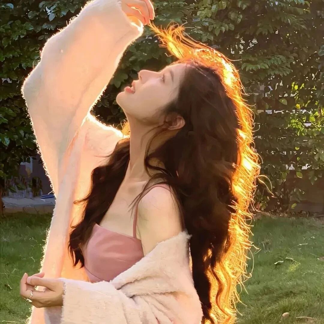 光感侧脸女生头像