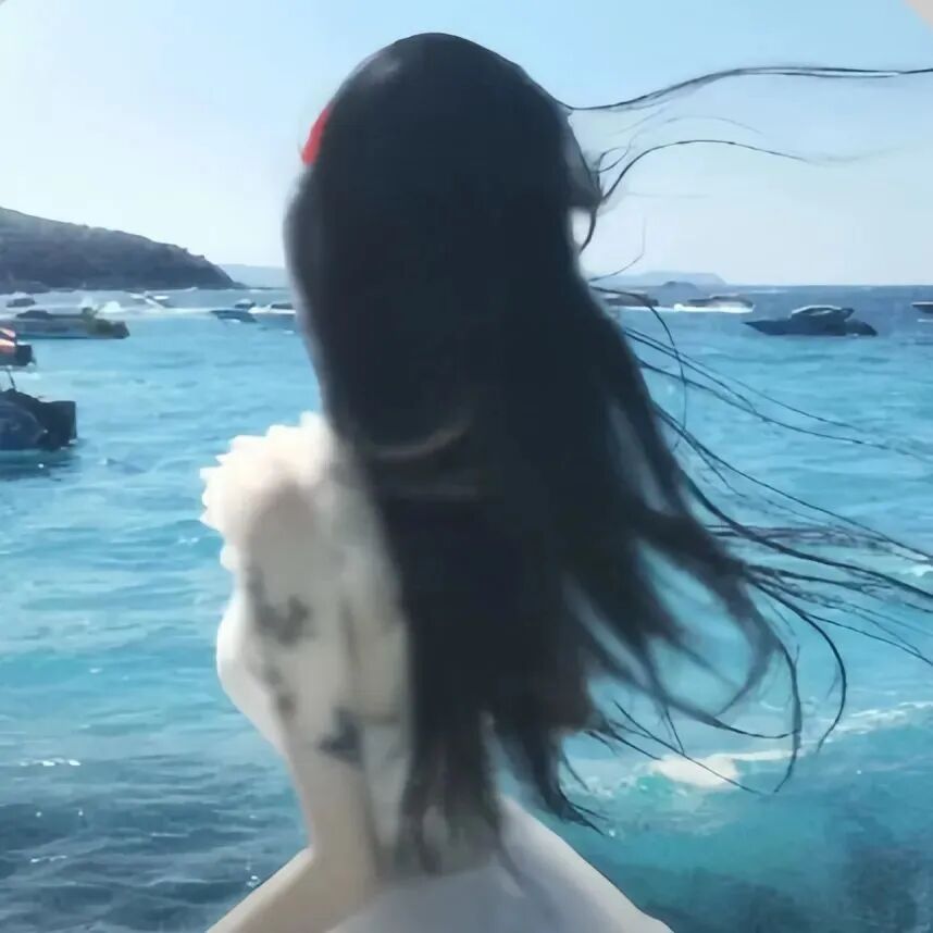 温柔海边背影不露脸女生头像