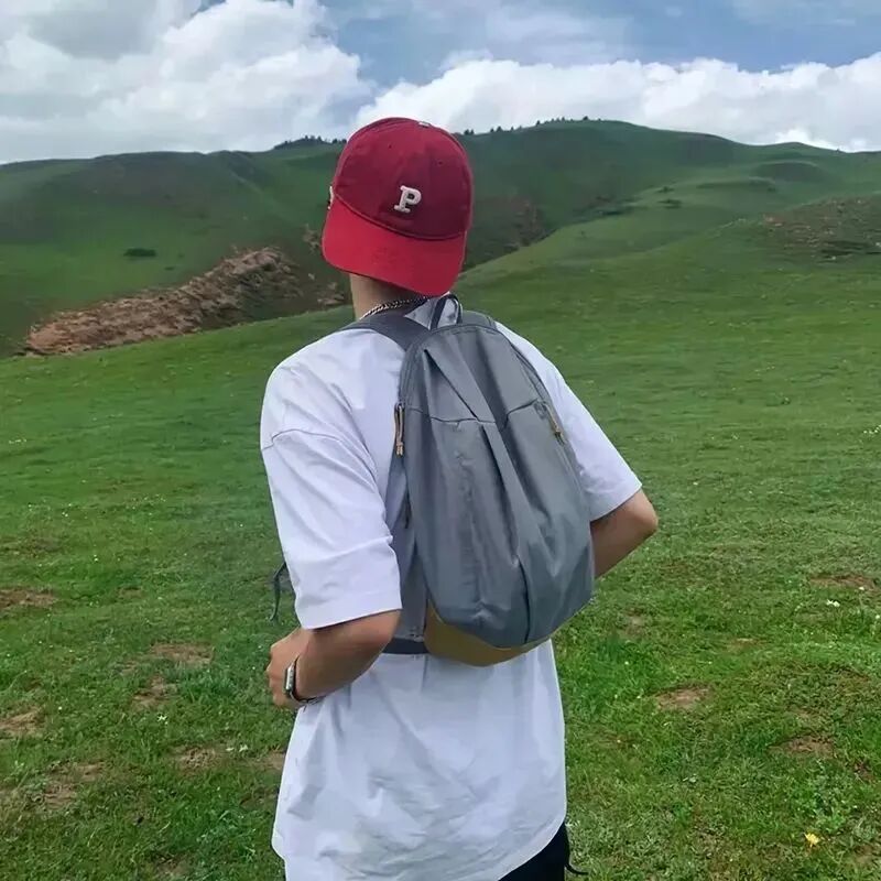 自由感背影不露脸男生头像