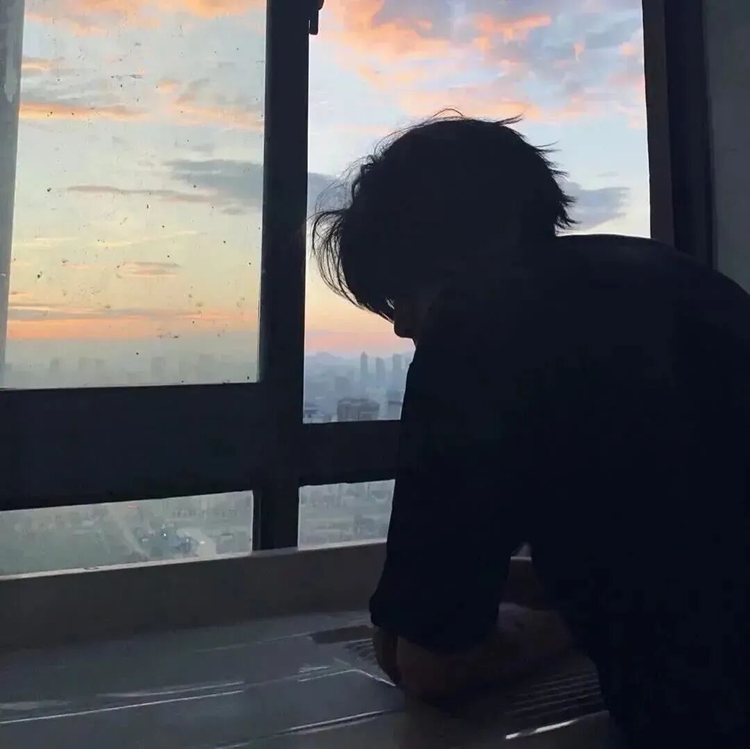 氛围感侧脸男生头像