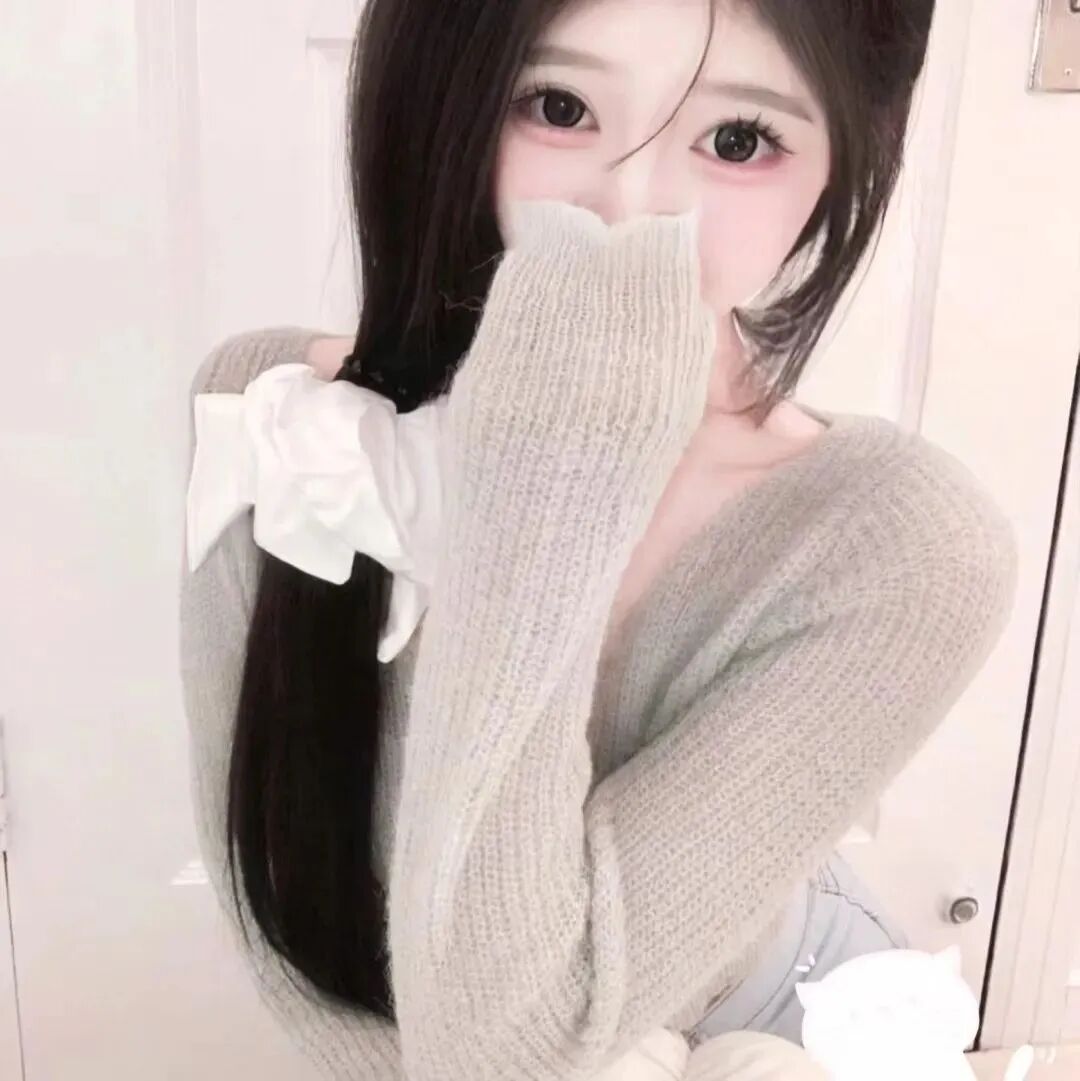 捂嘴纯欲女生头像