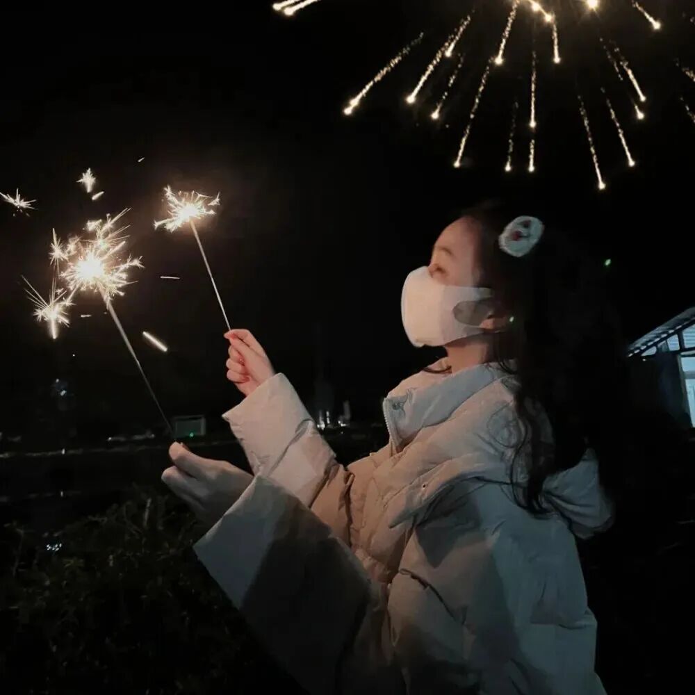 女生 女生头像 女头 氛围感 氛围感头像 氛围感女生头像 氛围感女头 烟花女头 烟花女生头像 烟花 烟花头像 新年 新年头像 新年女头 新年女生头像 侧脸 侧脸头像