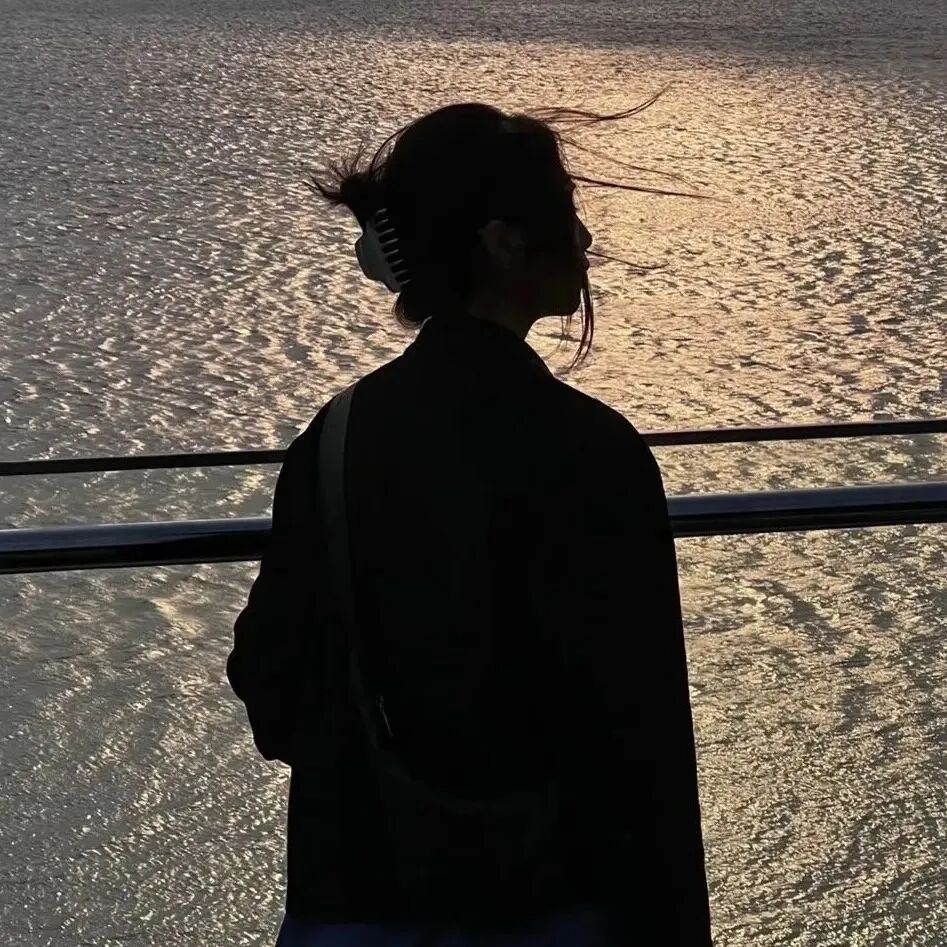 女生 女生头像 女头 氛围感 氛围感头像 氛围感女生头像 氛围感女头 不露脸 不露脸头像 海边 海边头像