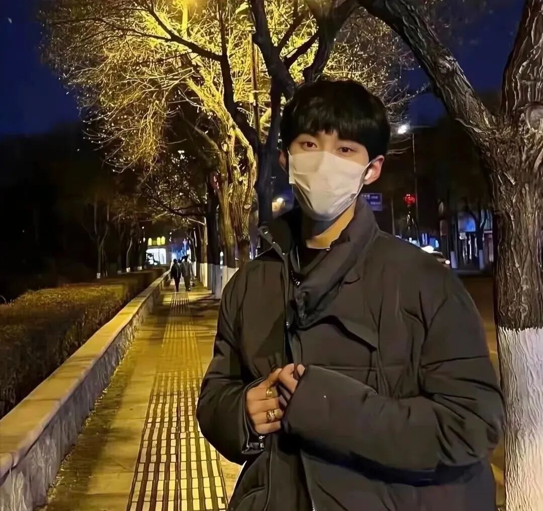 jbgfntengjxinsan单人真人情侣头像