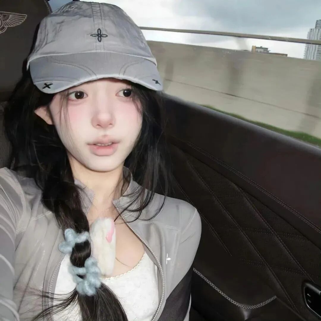 车内纯欲女生头像
