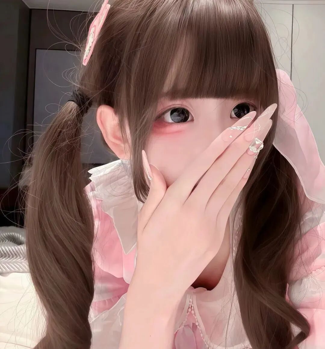 捂嘴少萝女生头像