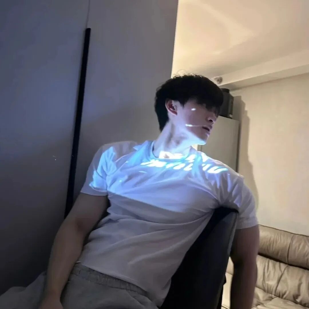 痞帅侧脸男生头像