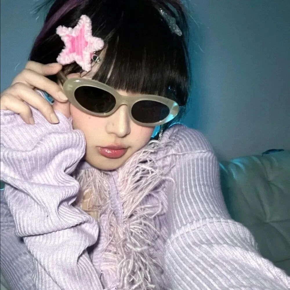 甜酷墨镜女生头像