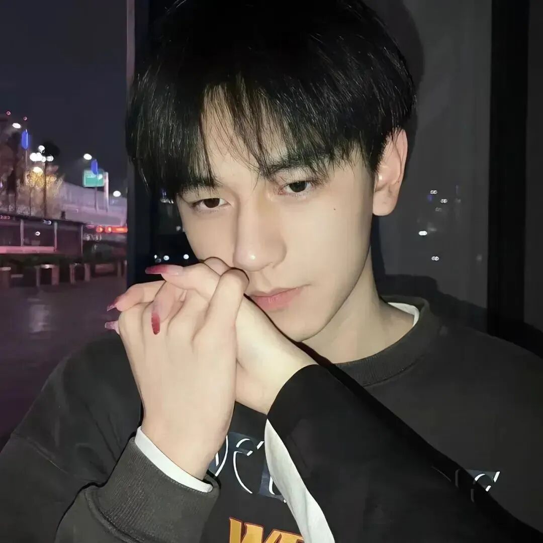qiansouzuibianqixi牵手真人情侣头像