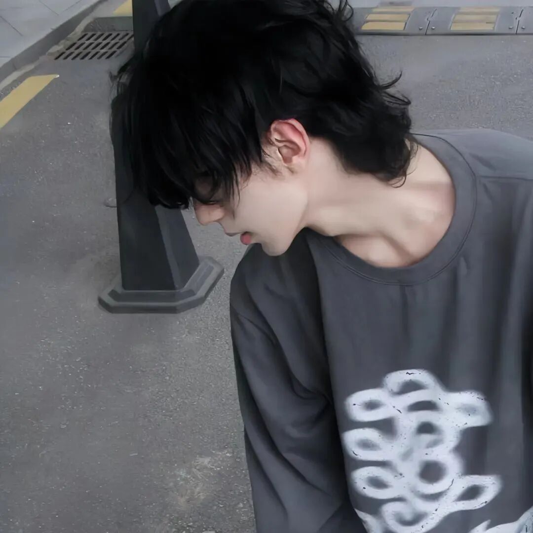 痞帅侧脸男生头像