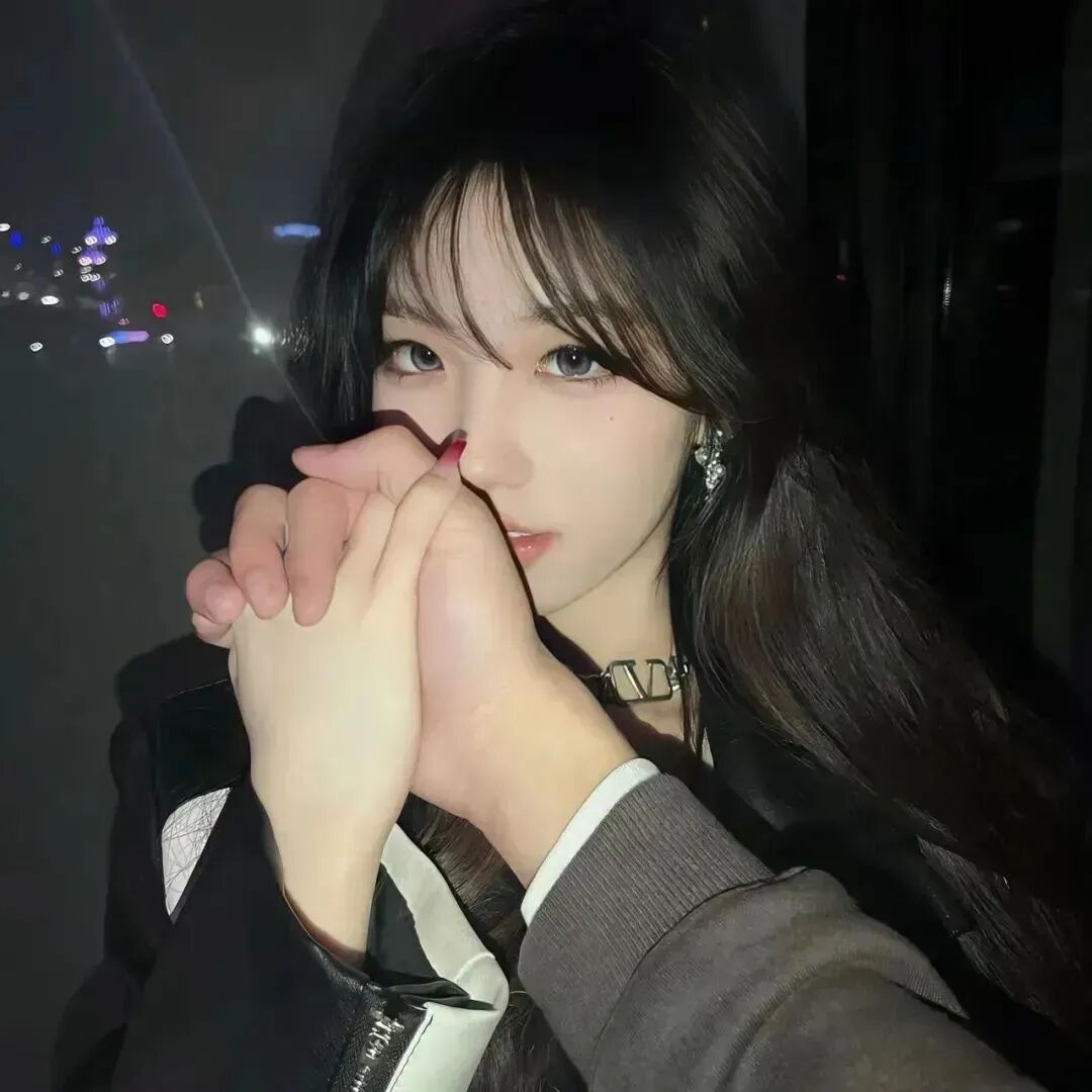qiansouzuibianqixi牵手真人情侣头像