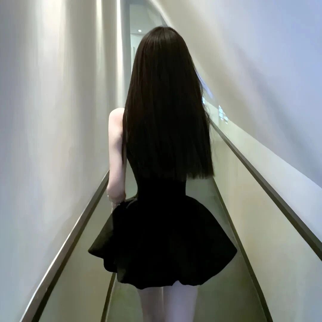 温柔背影不露脸女生头像