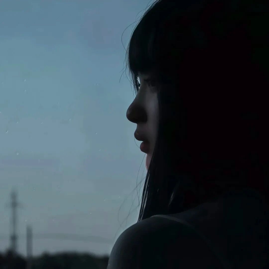 温柔侧脸女生头像