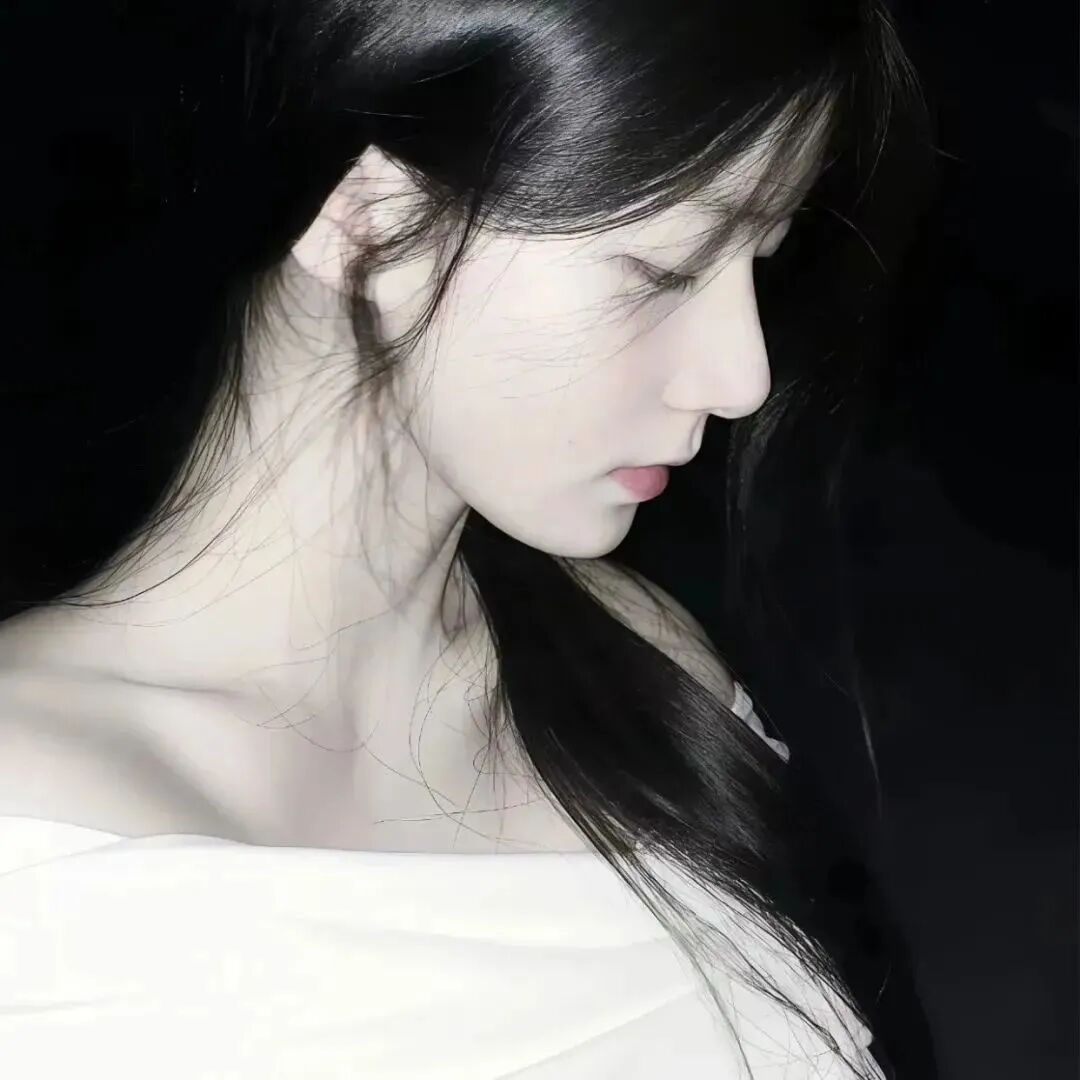 气质侧脸女生头像