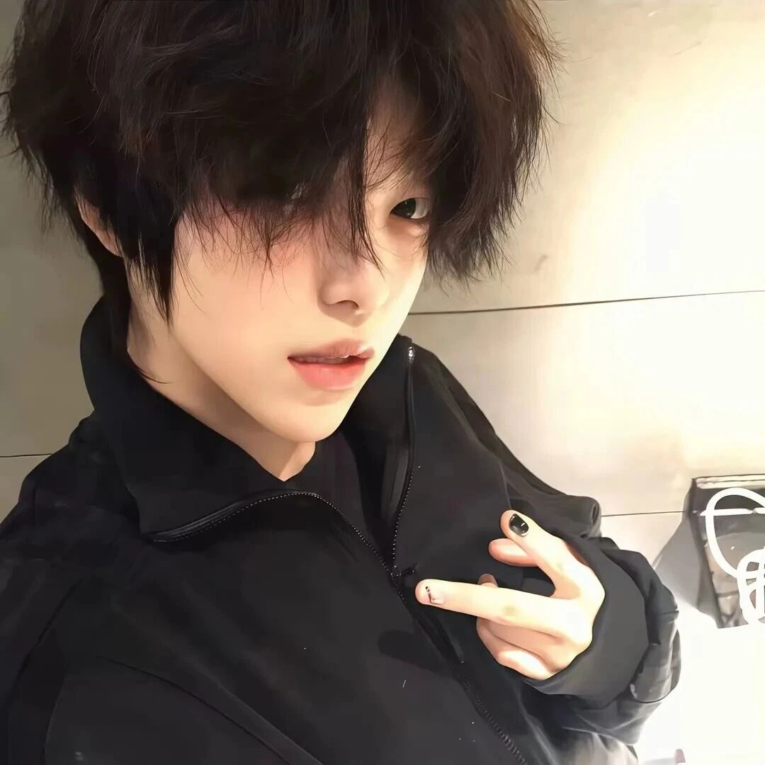 剪刀手个性男生头像