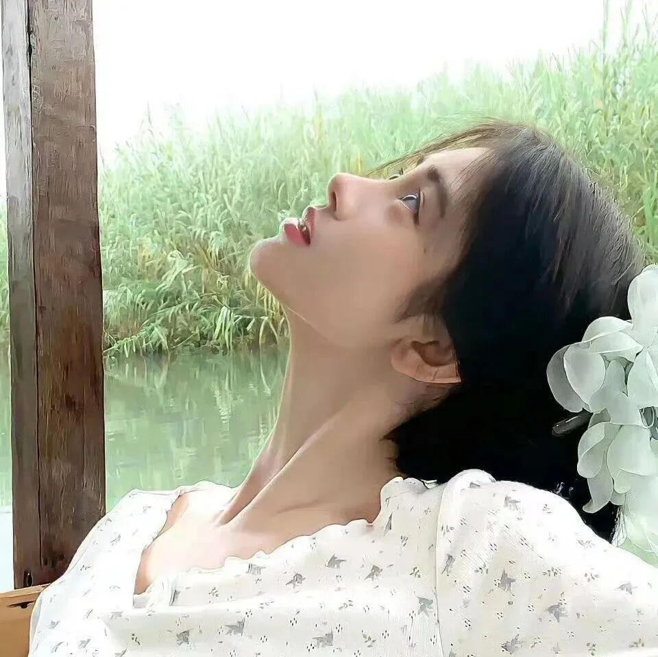 温柔侧脸女生头像