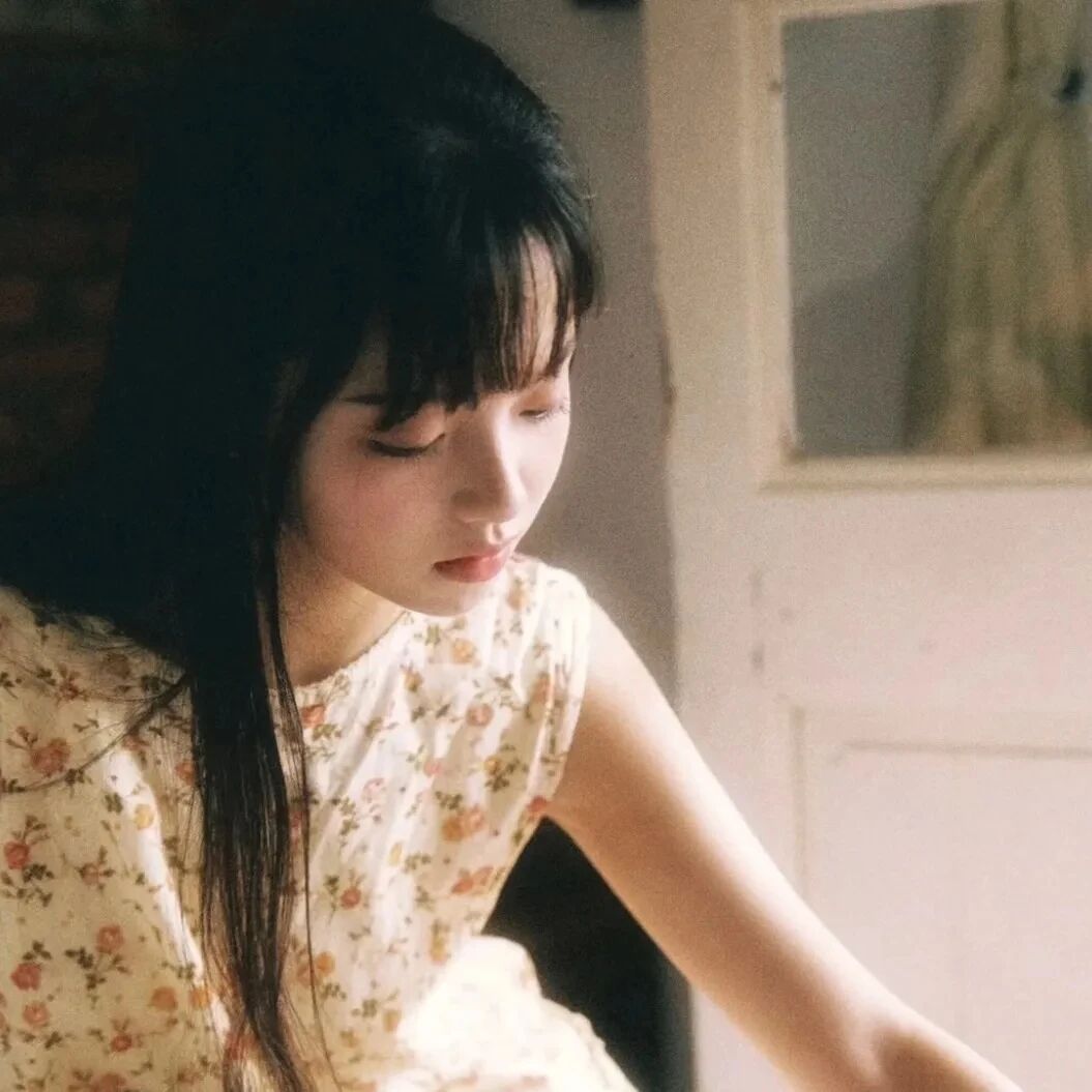 清冷女生头像
