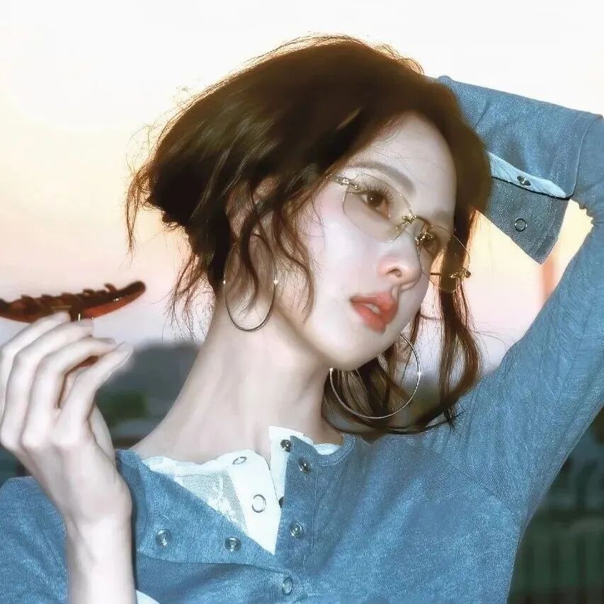 温柔侧脸女生头像