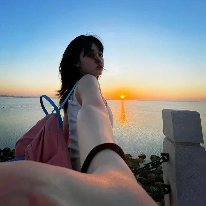氛围感海边日落女生头像