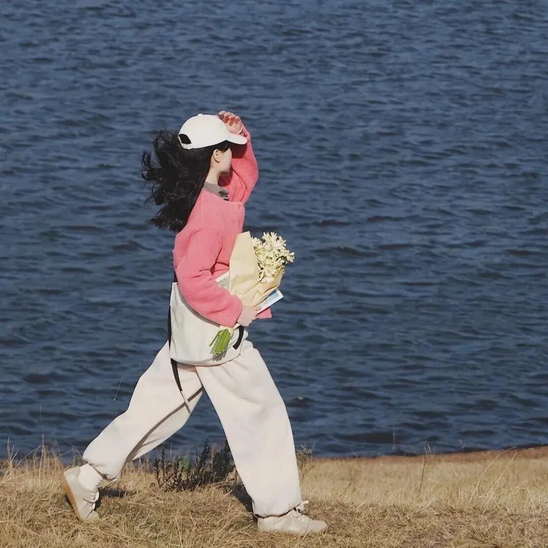 鲜花海边小众侧脸女生头像