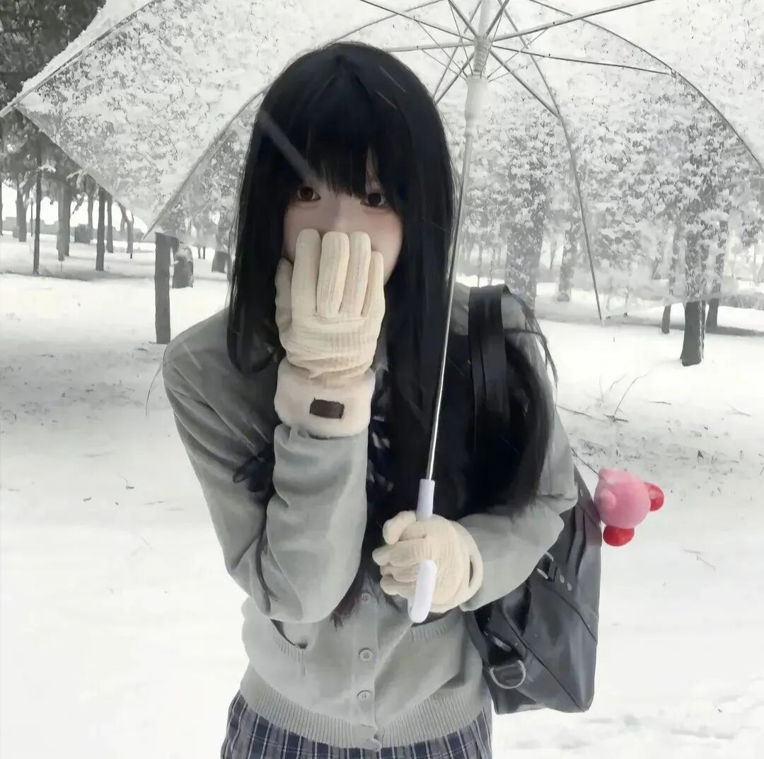 撑伞捂嘴冬天甜妹女生头像