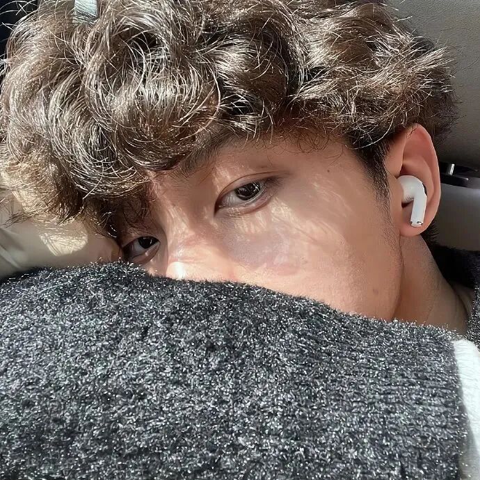 戴耳机个性男生头像