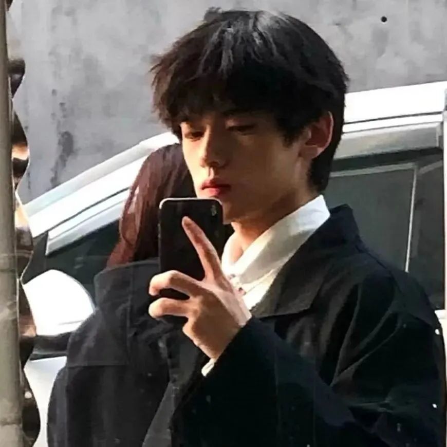 自拍手机帅气男生头像