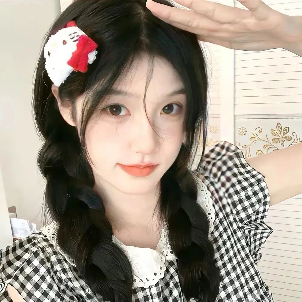 手势甜妹女生头像