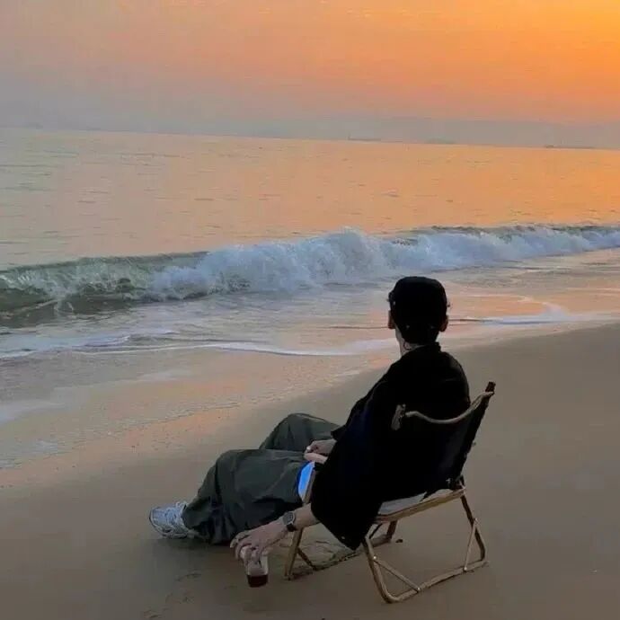 自由感海边不露脸男生头像