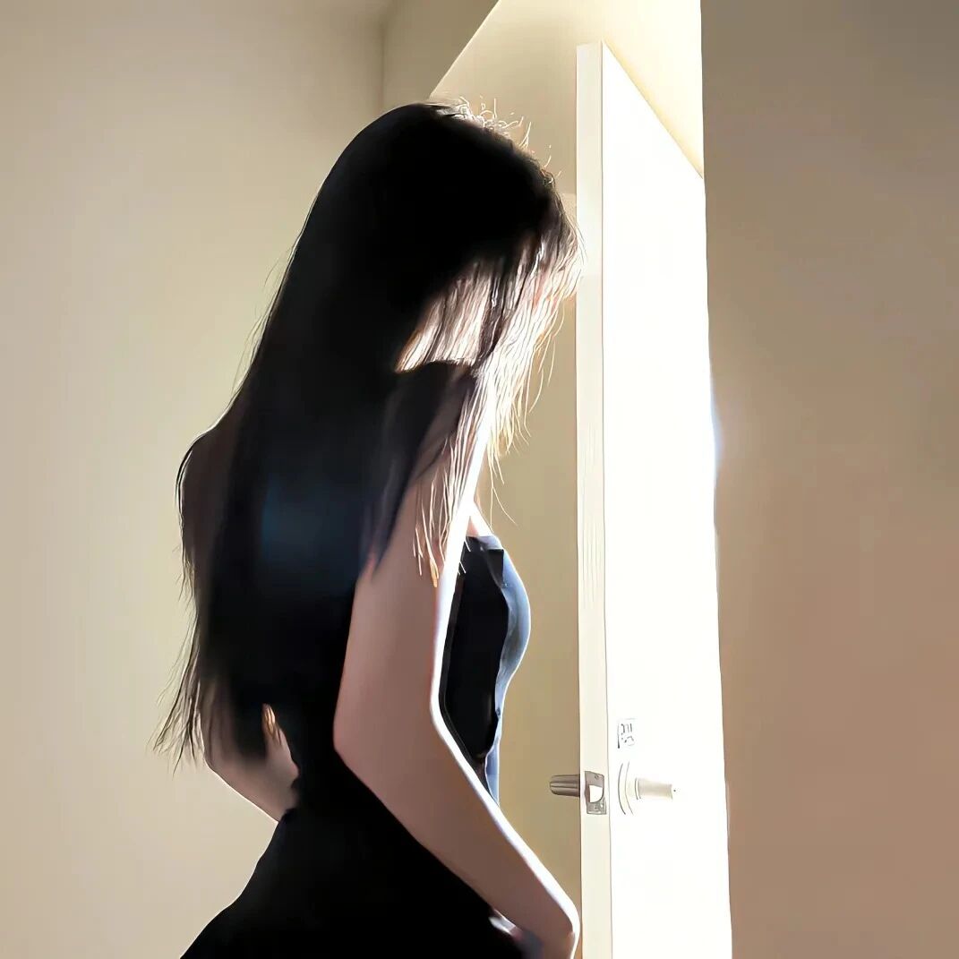 气质背影不露脸女生头像