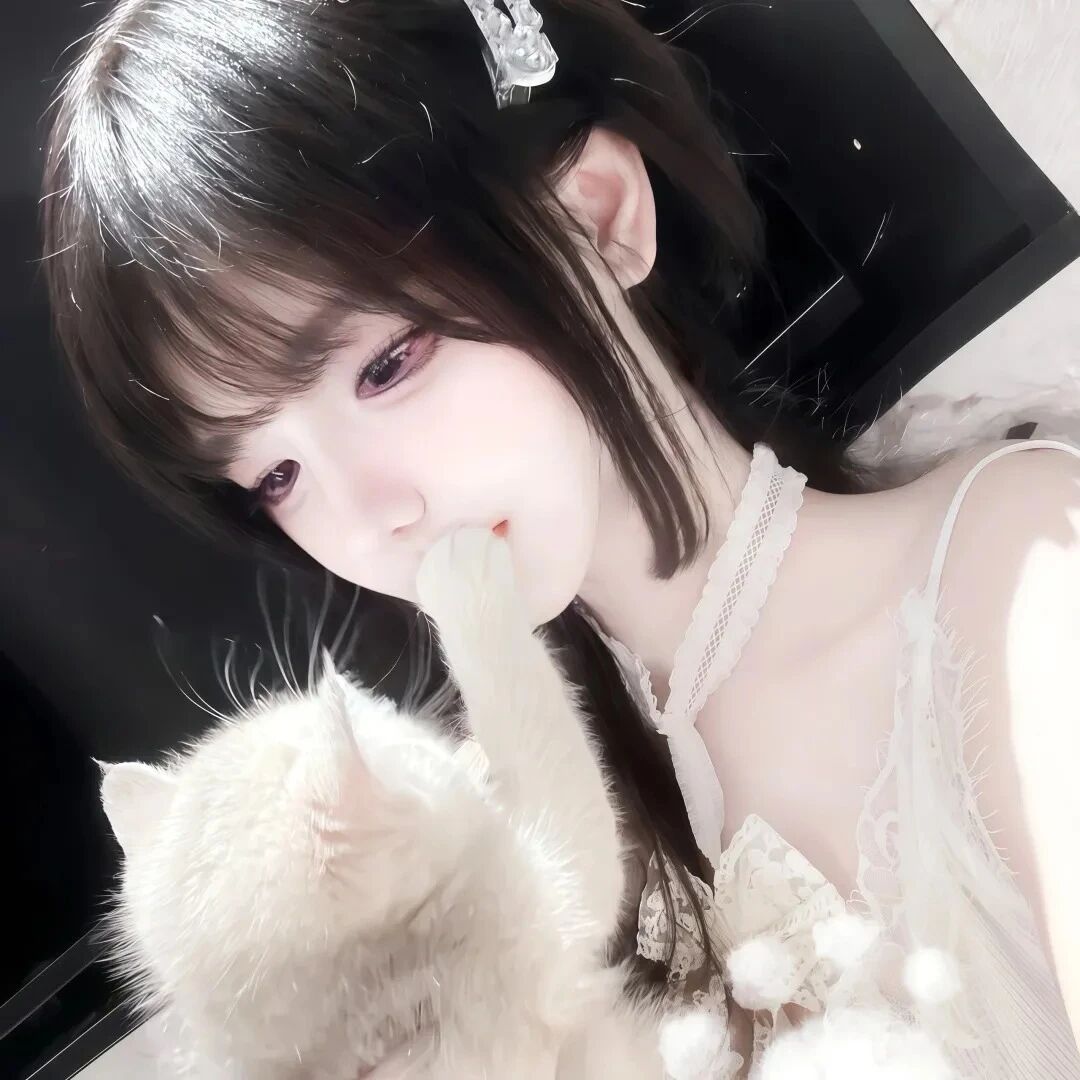 抱着猫咪纯欲女生头像