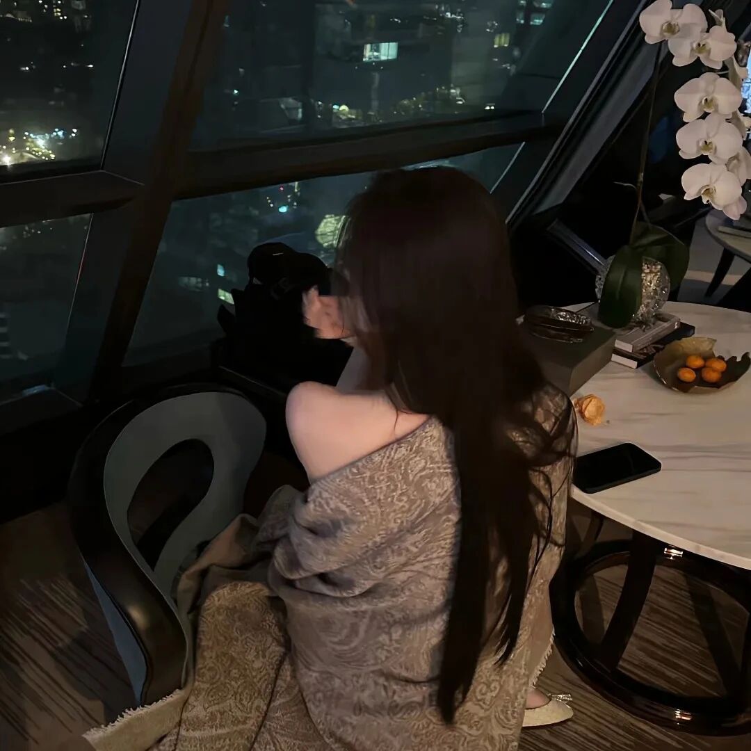气质背影不露脸女生头像