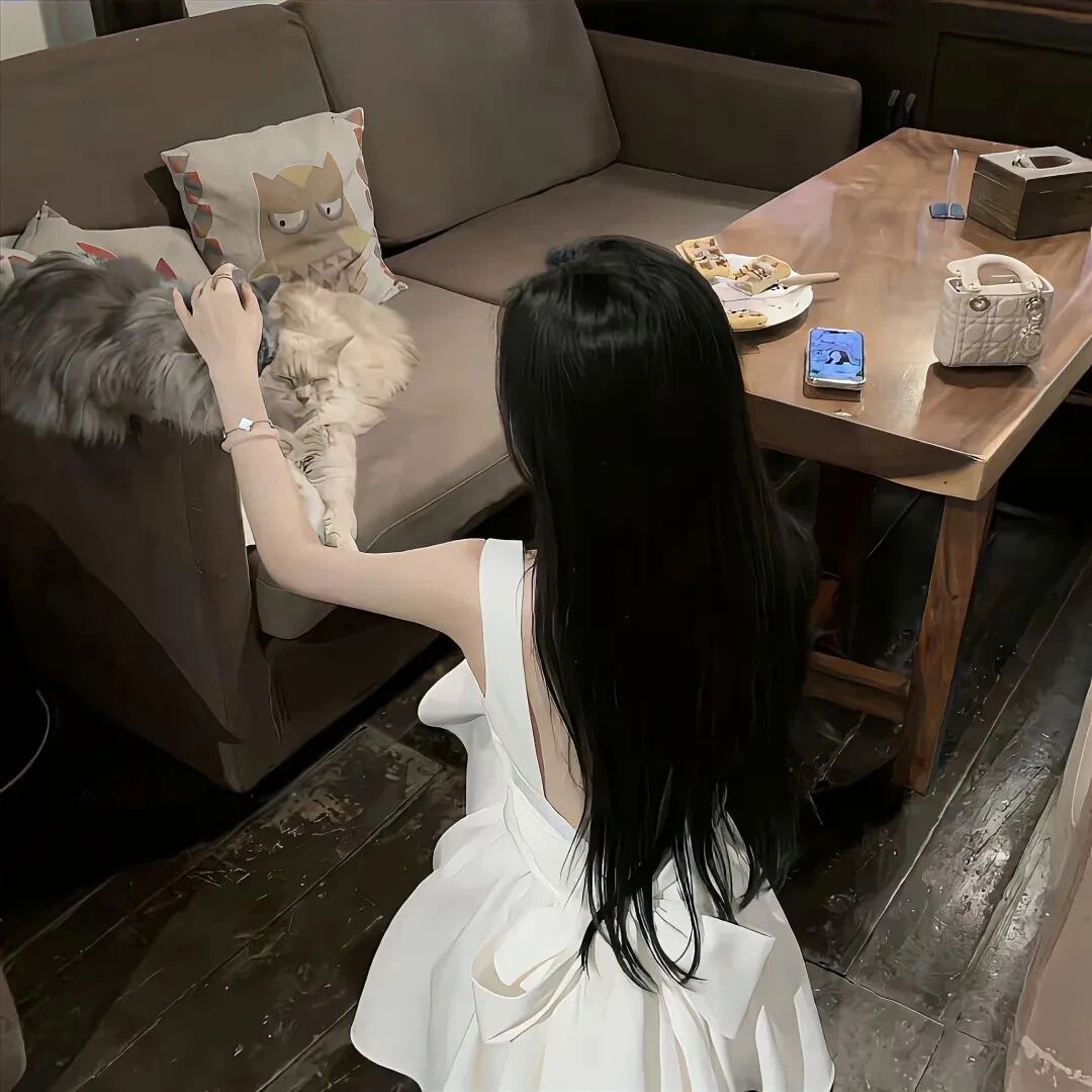 气质背影不露脸女生头像