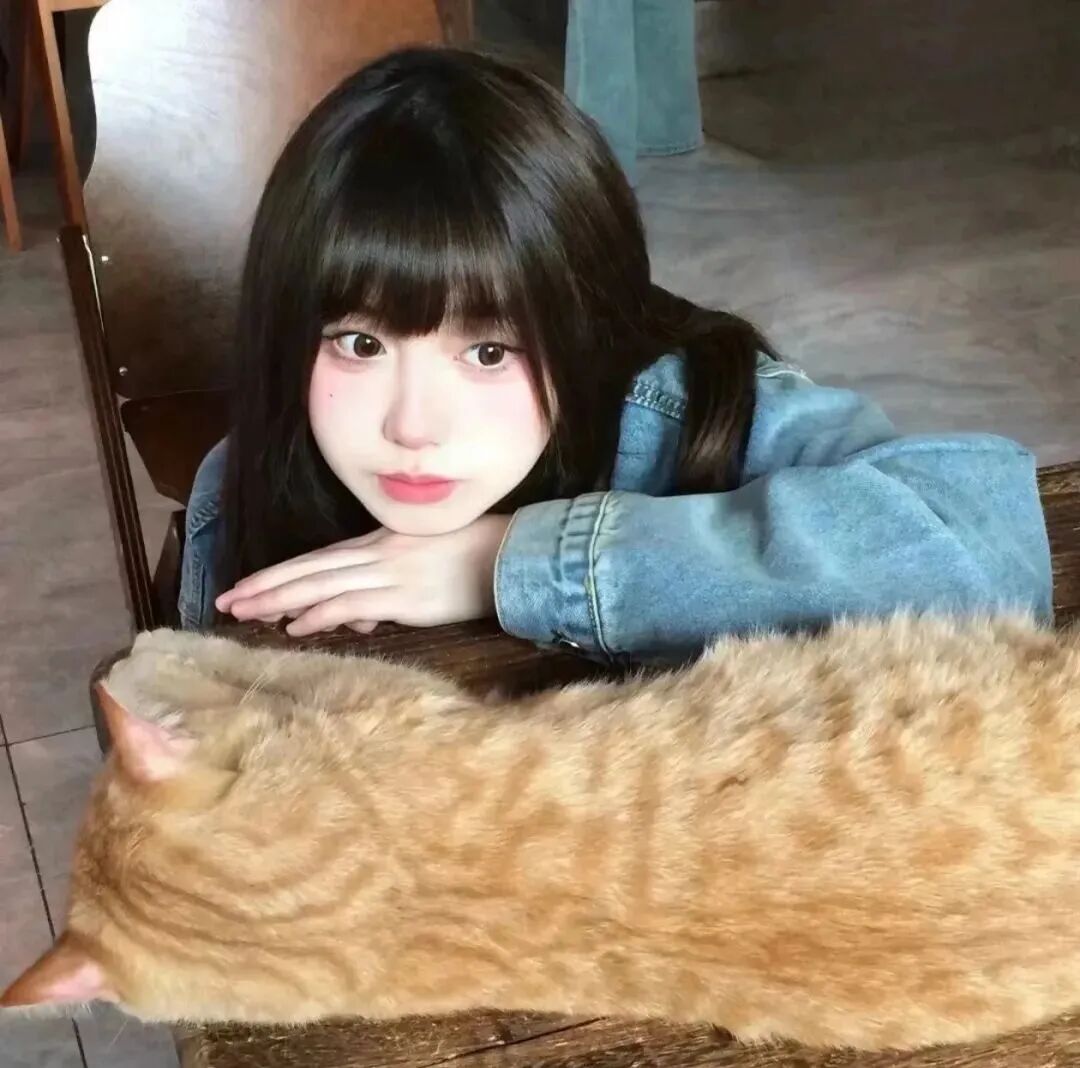 pazuozimomaoduoliya单人真人情侣头像