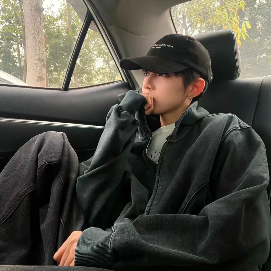 车内个性侧脸男生头像