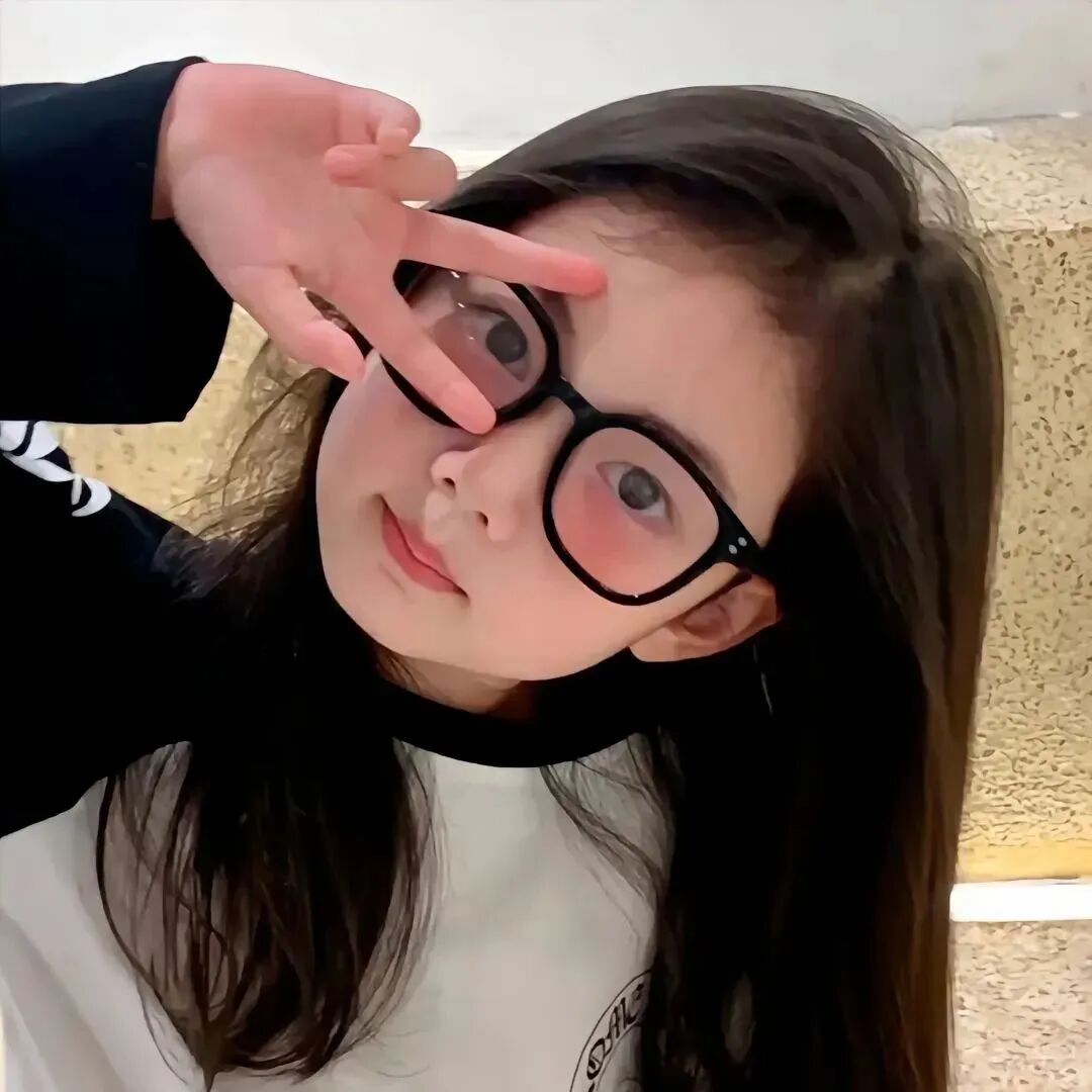 剪刀手小女孩萌娃头像