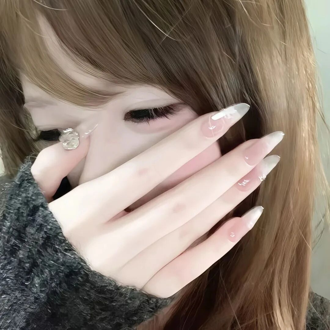 捂嘴小众女生头像