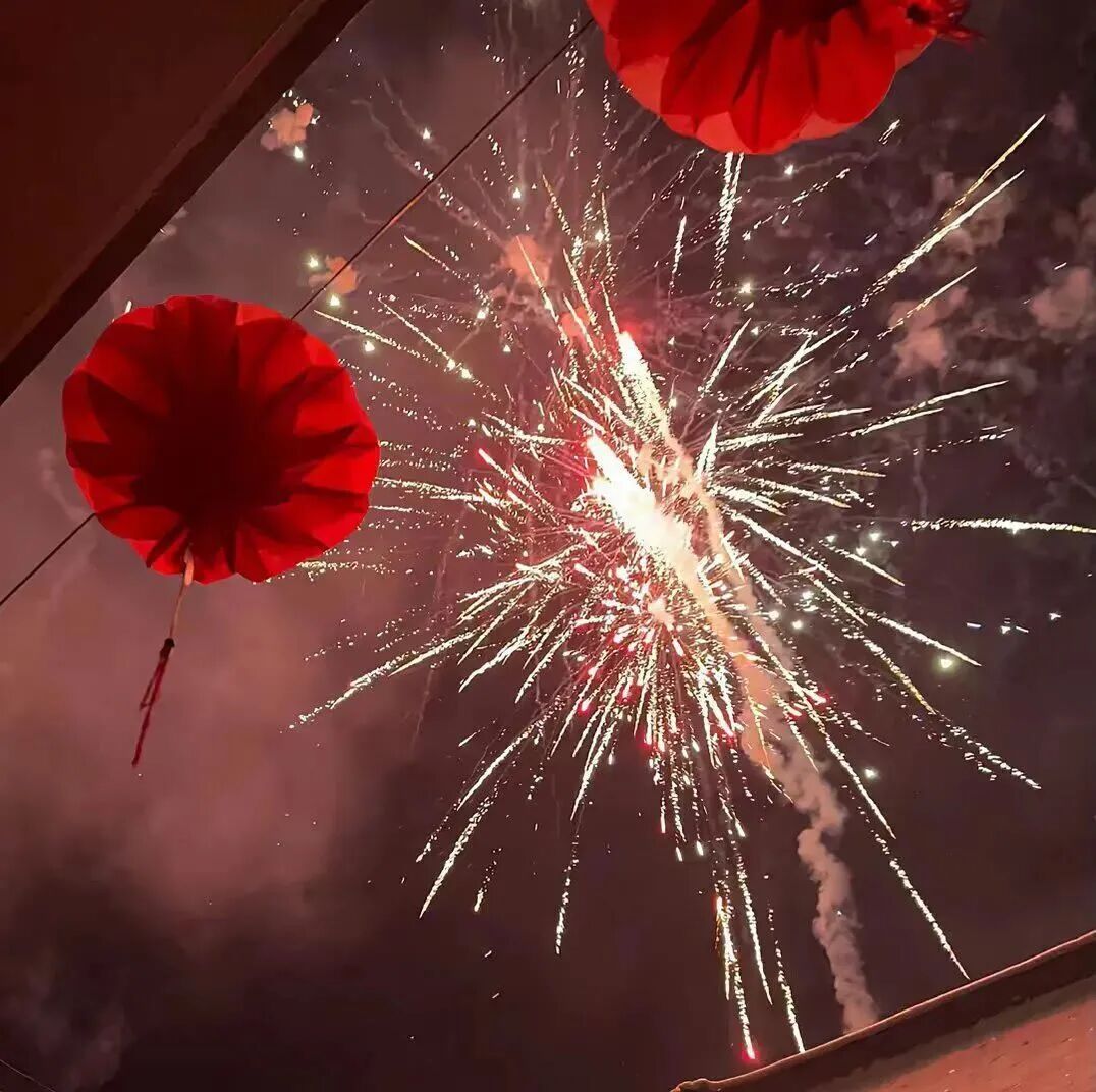 新年烟花朋友圈背景图