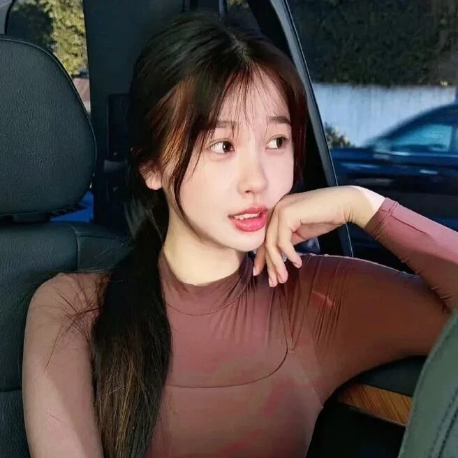 虞书欣爱豆车内女生头像