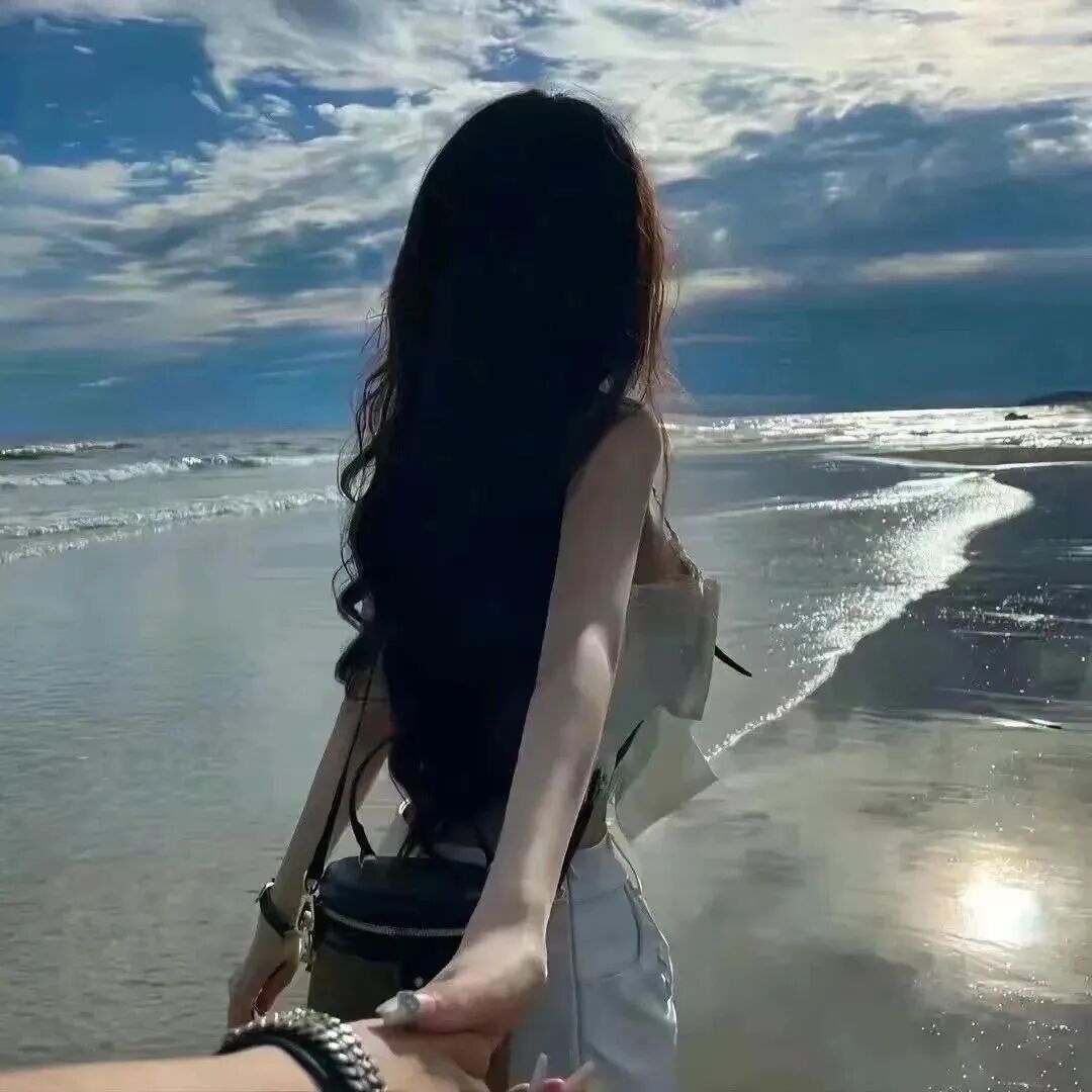 zrnngqzuhaibanlv牵手海边真人情侣头像